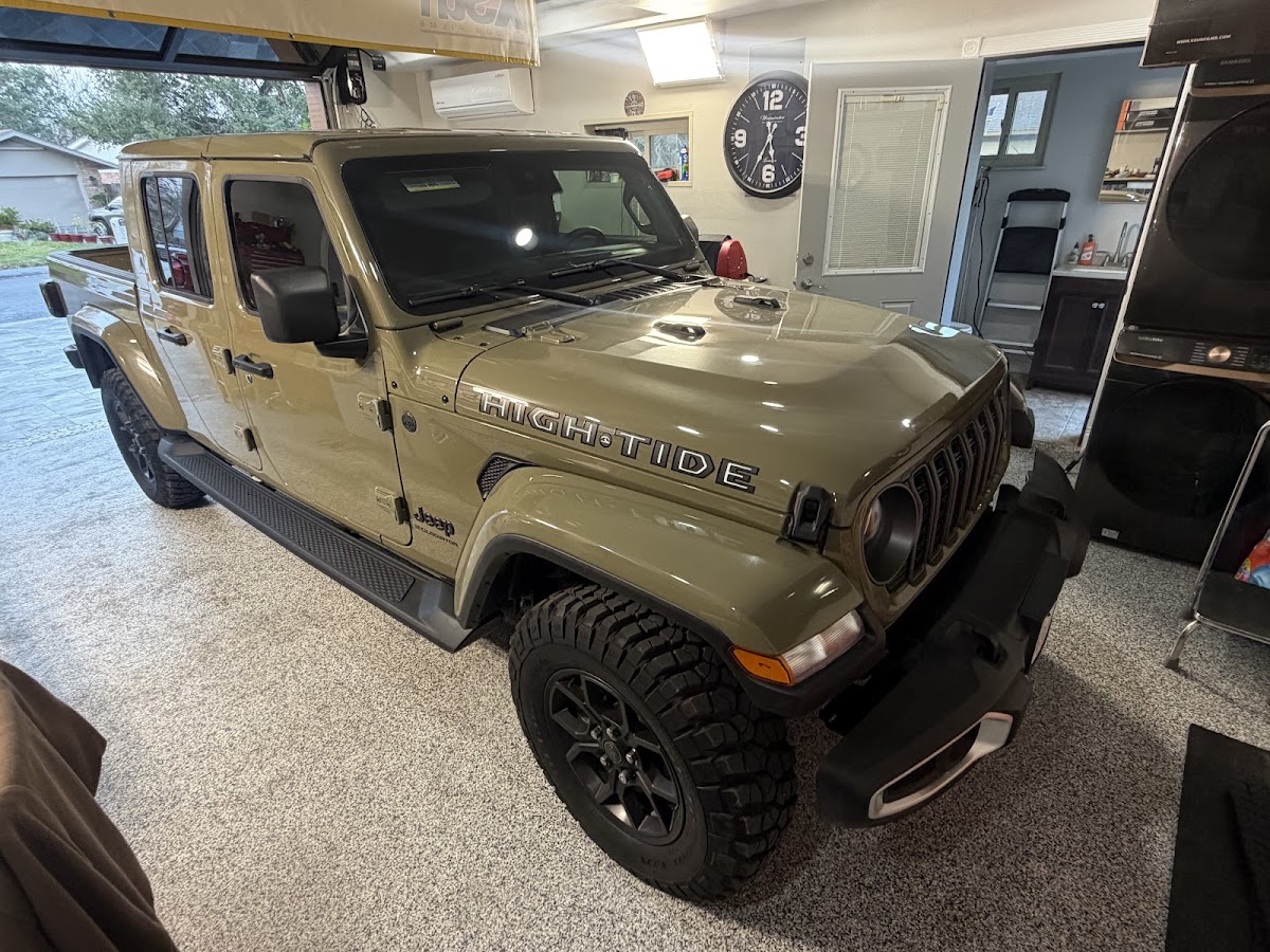 Louie’s Custom Glass Tinting workshop