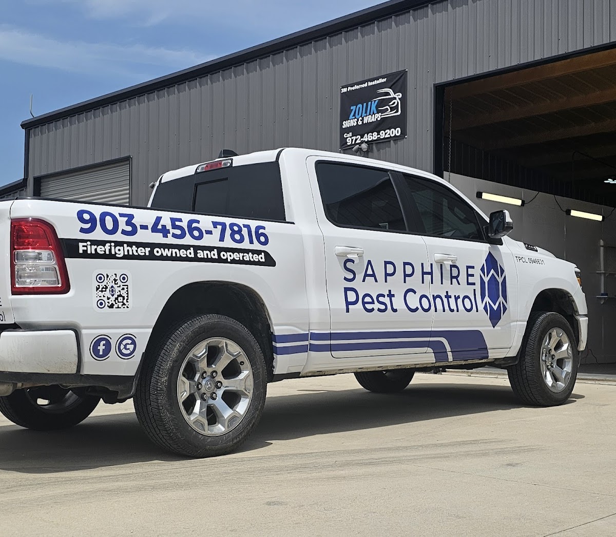 Zolik Signs and Wraps workshop