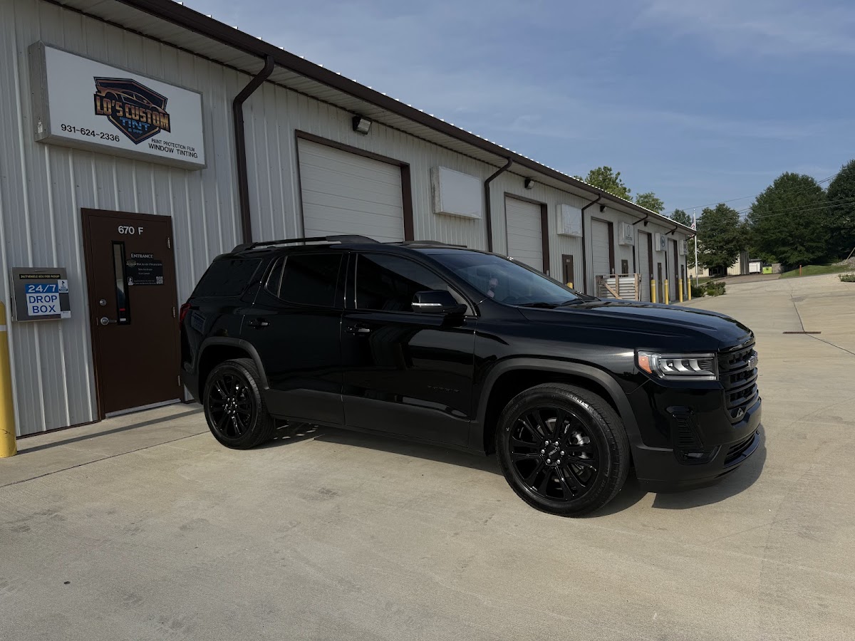 Lo's Custom Tint, PPF and Ceramic Coatings of Clarksville workshop