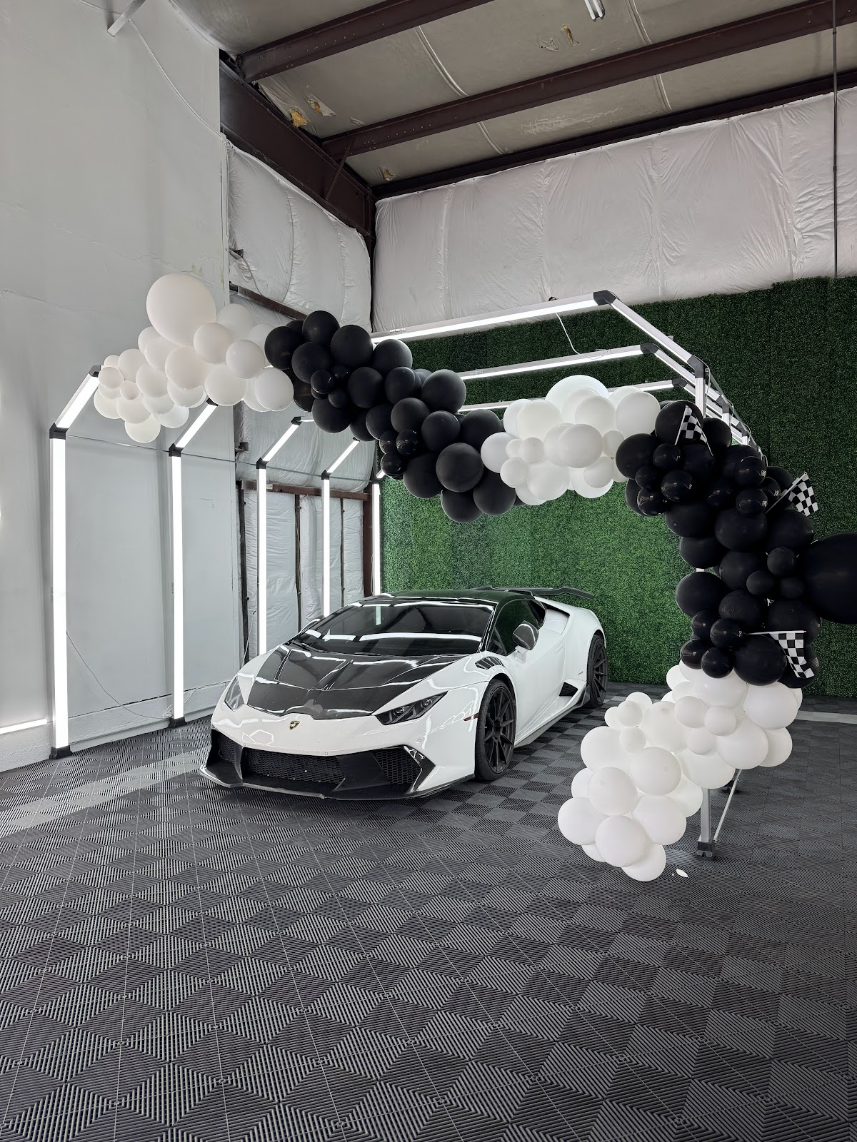 Apollos Auto Salon workshop