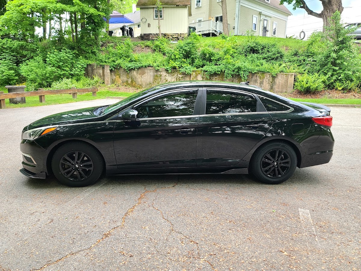 Apollo Tint & D/s Vehicle Wraps workshop