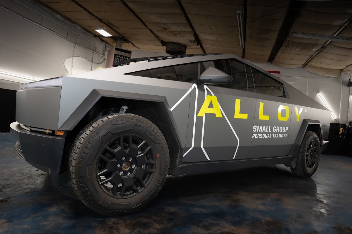 Invictus Auto Salon workshop