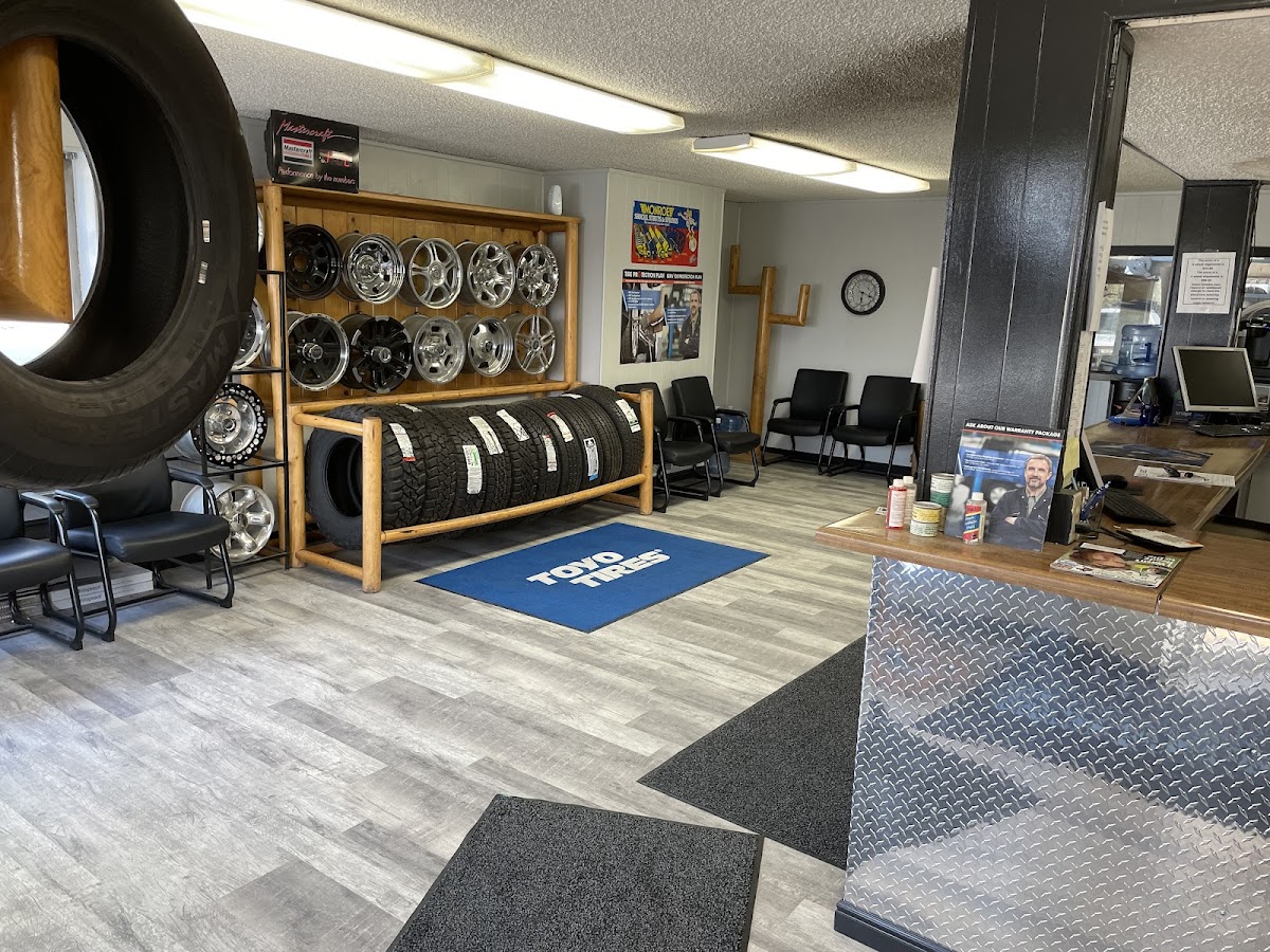 Freeway Tire workshop