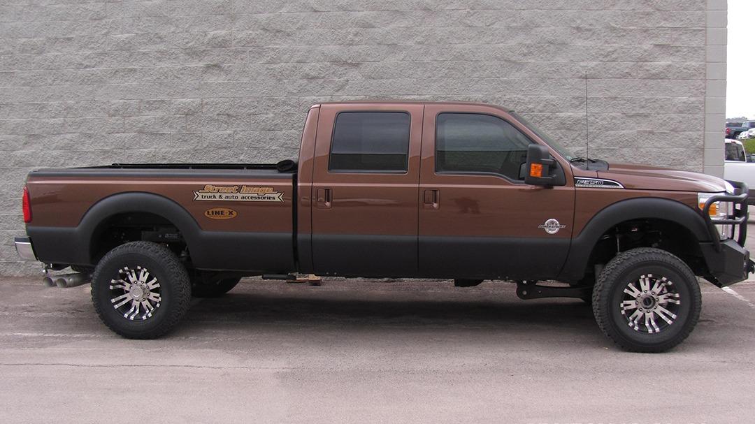 Street Image Truck & Auto Accessories workshop