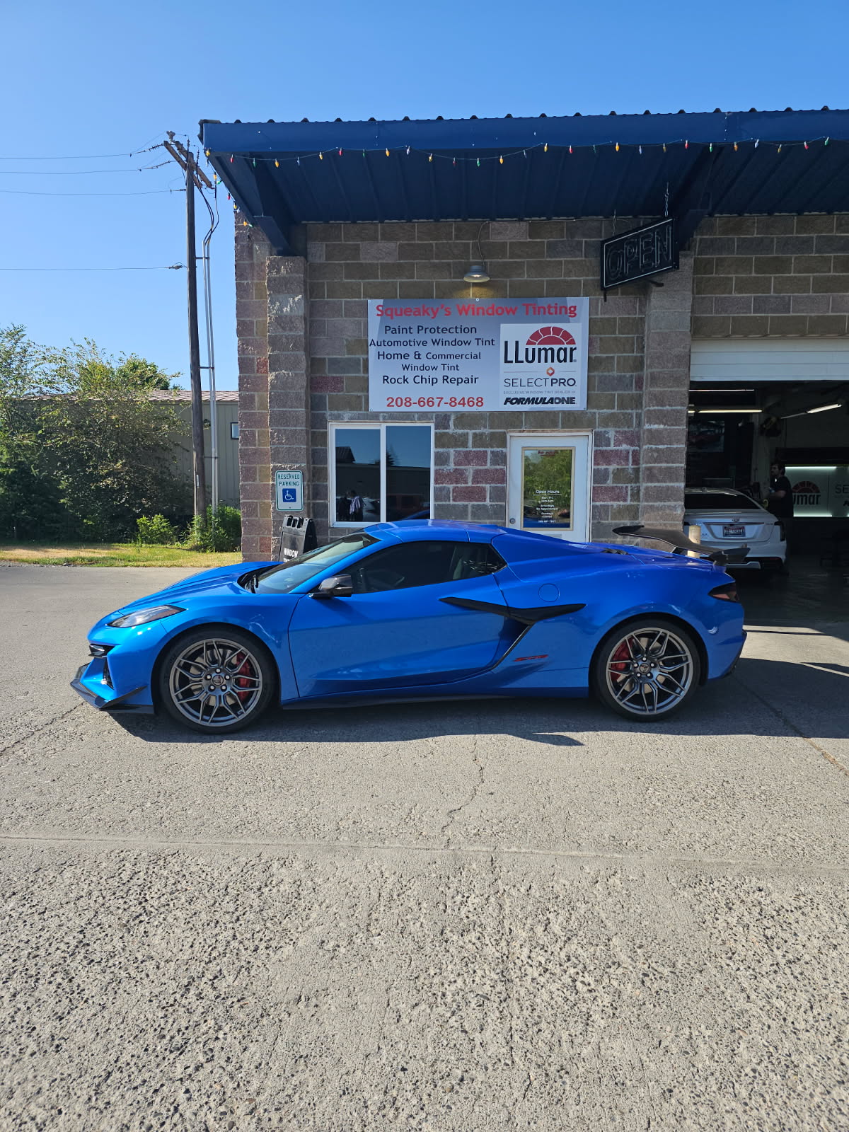 Squeaky's Window Tinting workshop