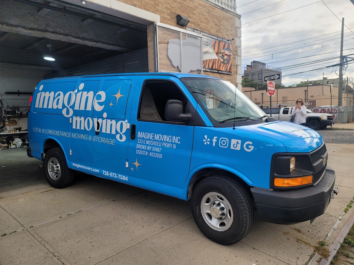 Vehicle Wraps Inc workshop