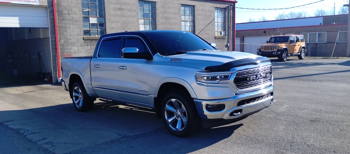 Vic's Customs Auto World LLC Dba Wrap House Customs workshop