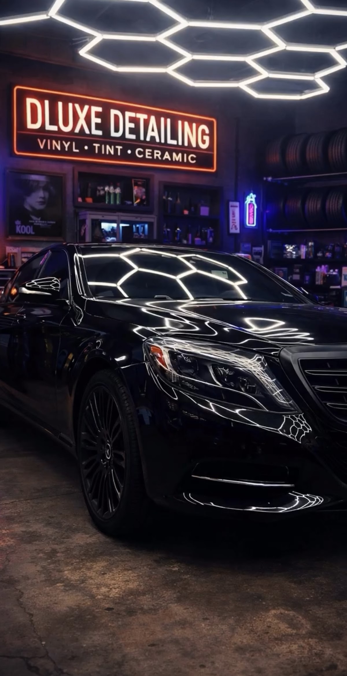 D'luxe Vinyl Wraps & Tinting workshop