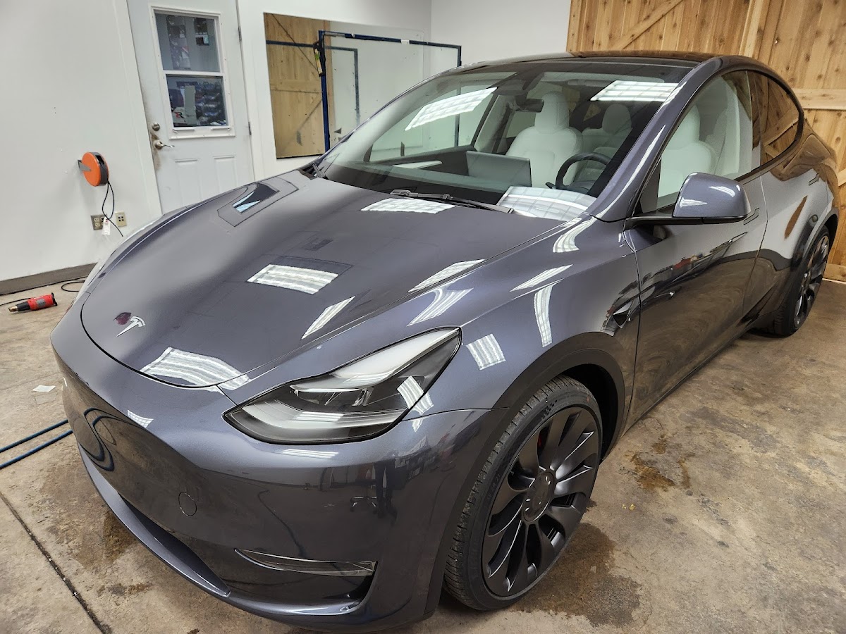 Trendz Tint & Accessories LLC workshop