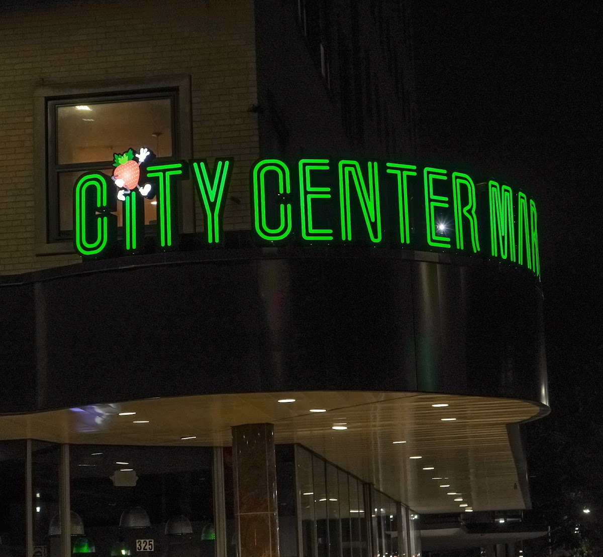Signs Now Rockford workshop