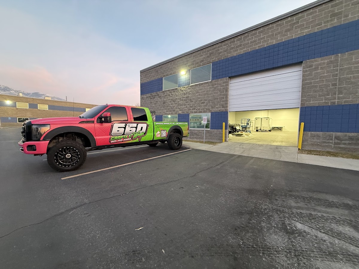 660 Grafix & Wraps workshop