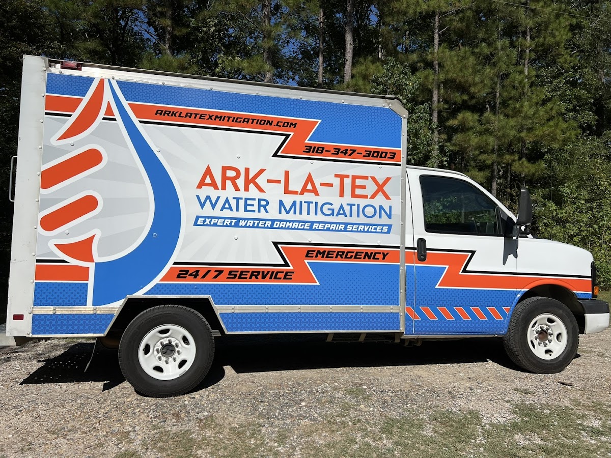 Flores Custom Design LLC | Wraps | Printing | Banners workshop