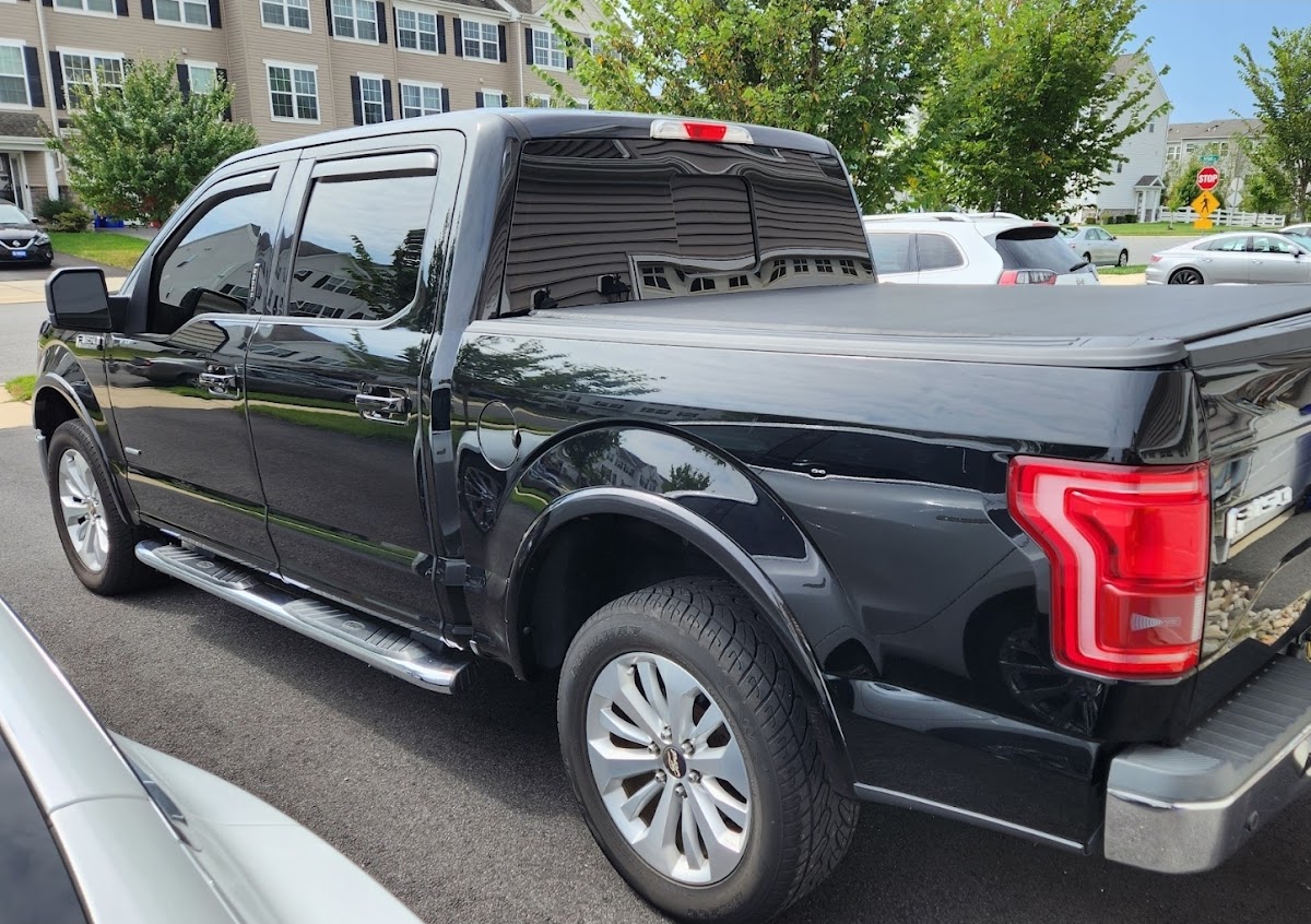 E&j Window Tint & Graphics workshop