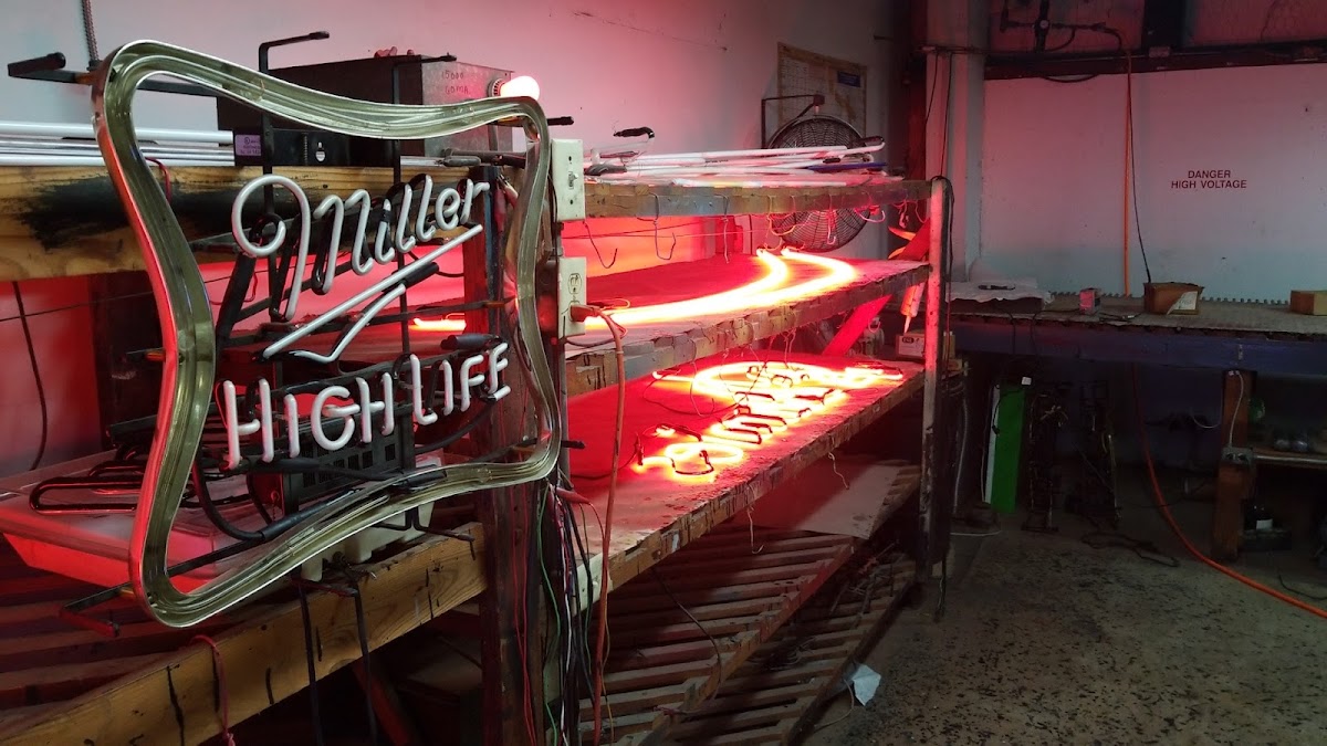 Arkansas Sign & Neon Co., Inc. workshop