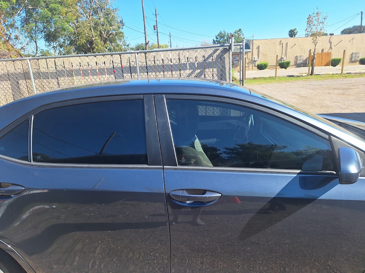Ricky's Auto Tint & Windshield Repair workshop
