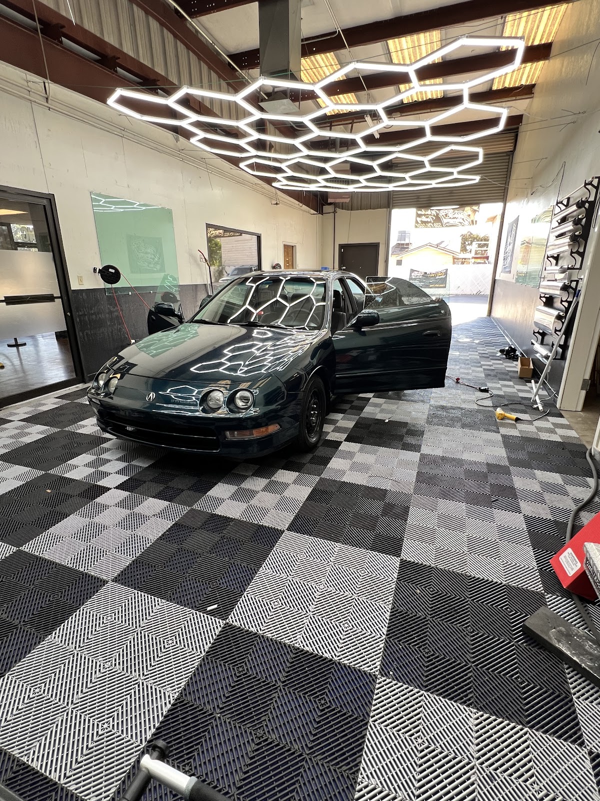 Black Diamond Autoglass and Tint LLC workshop