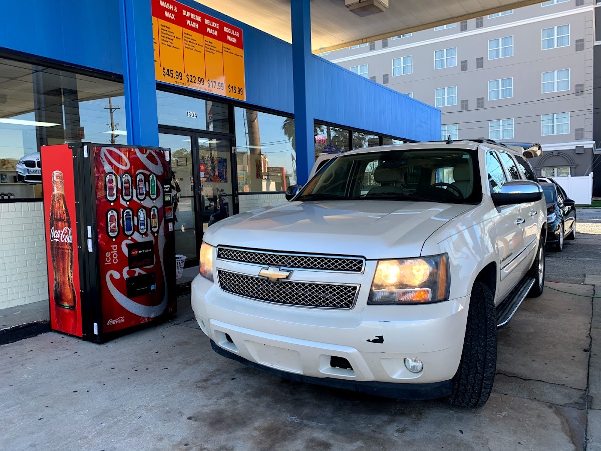 Las Banderas Car Wash & Detail workshop