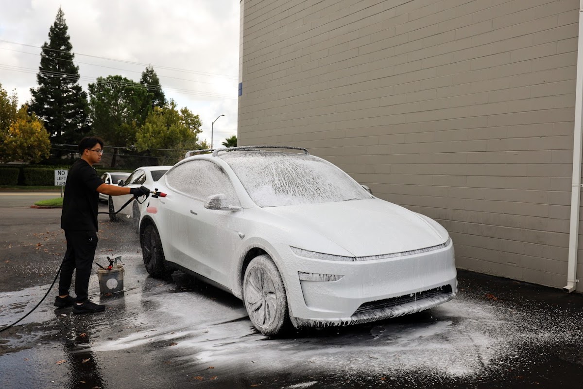 Vivid Auto Details workshop