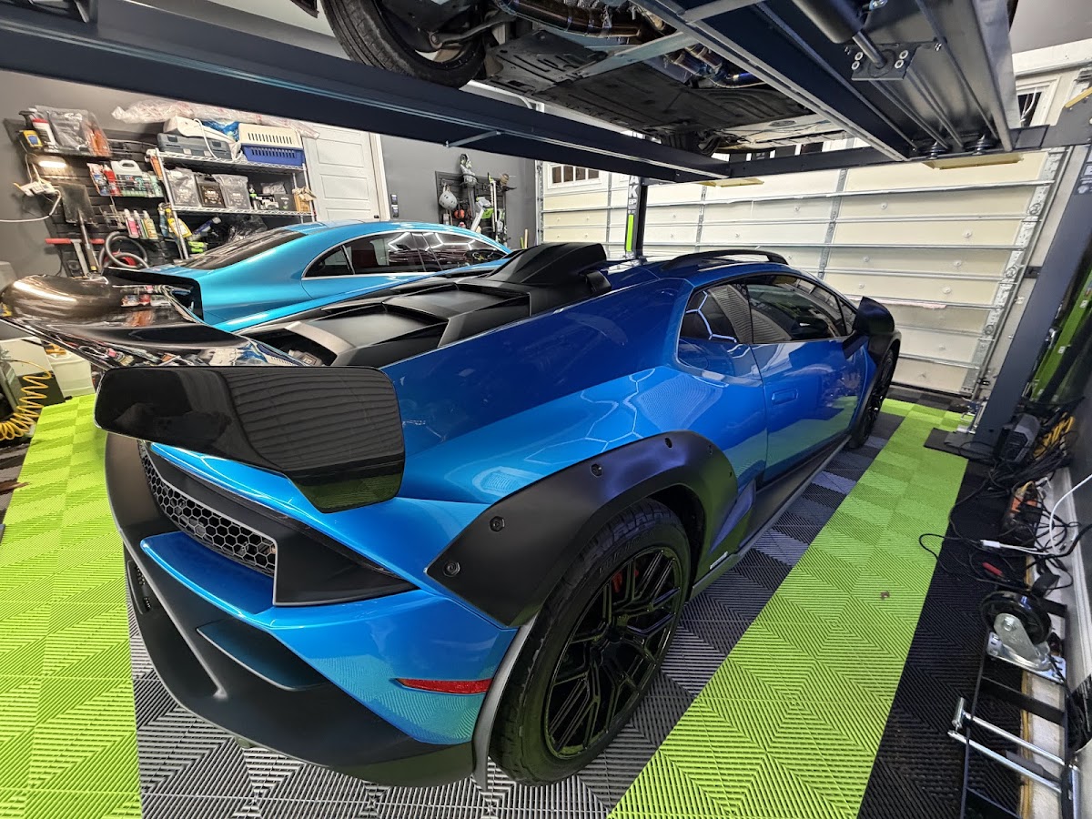 5 Star Design Window Tinting and Graphics workshop