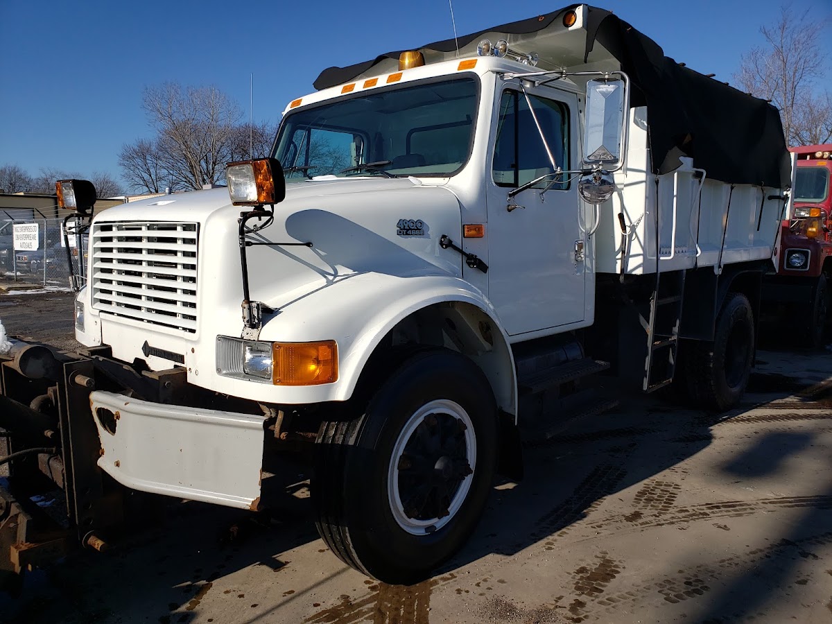 Diamond Pearlz Auto Details workshop