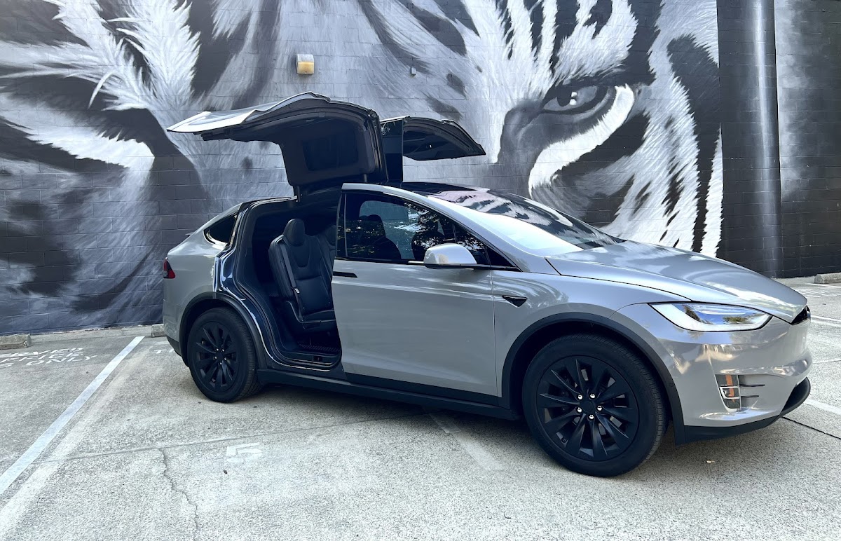 Hdj Customs LLC workshop