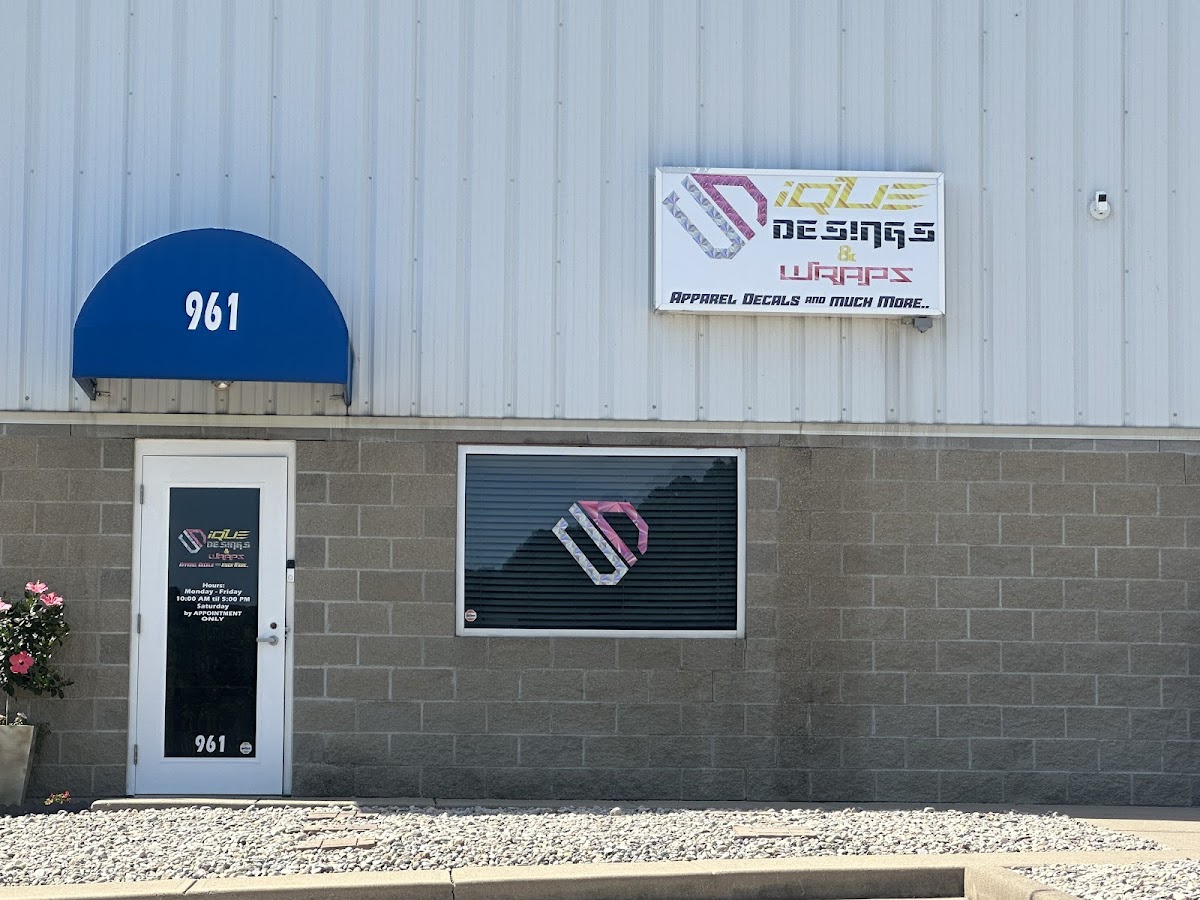 Unique Designs & Wraps workshop