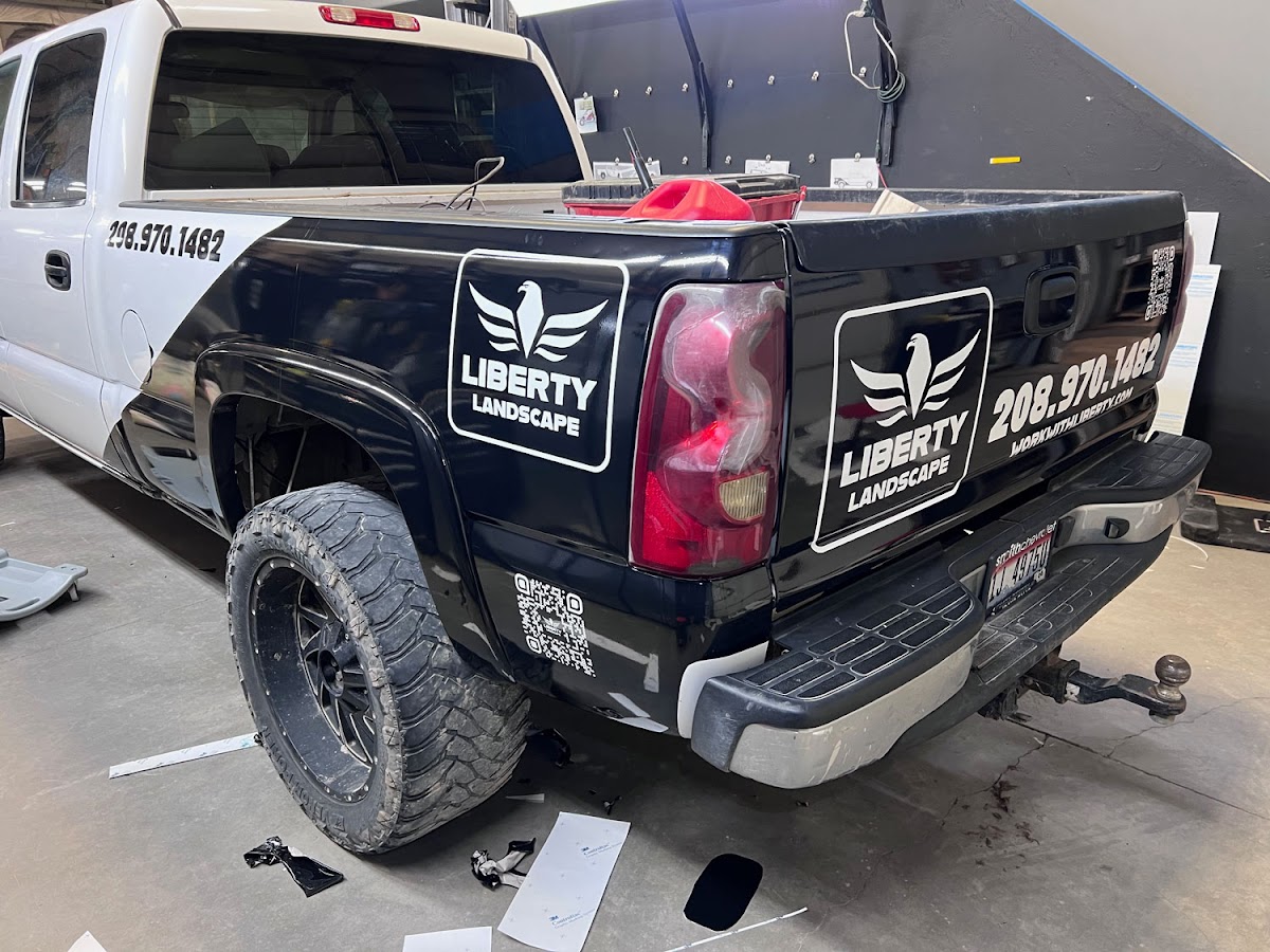 Signify Graphics & Custom Vehicle Wraps workshop