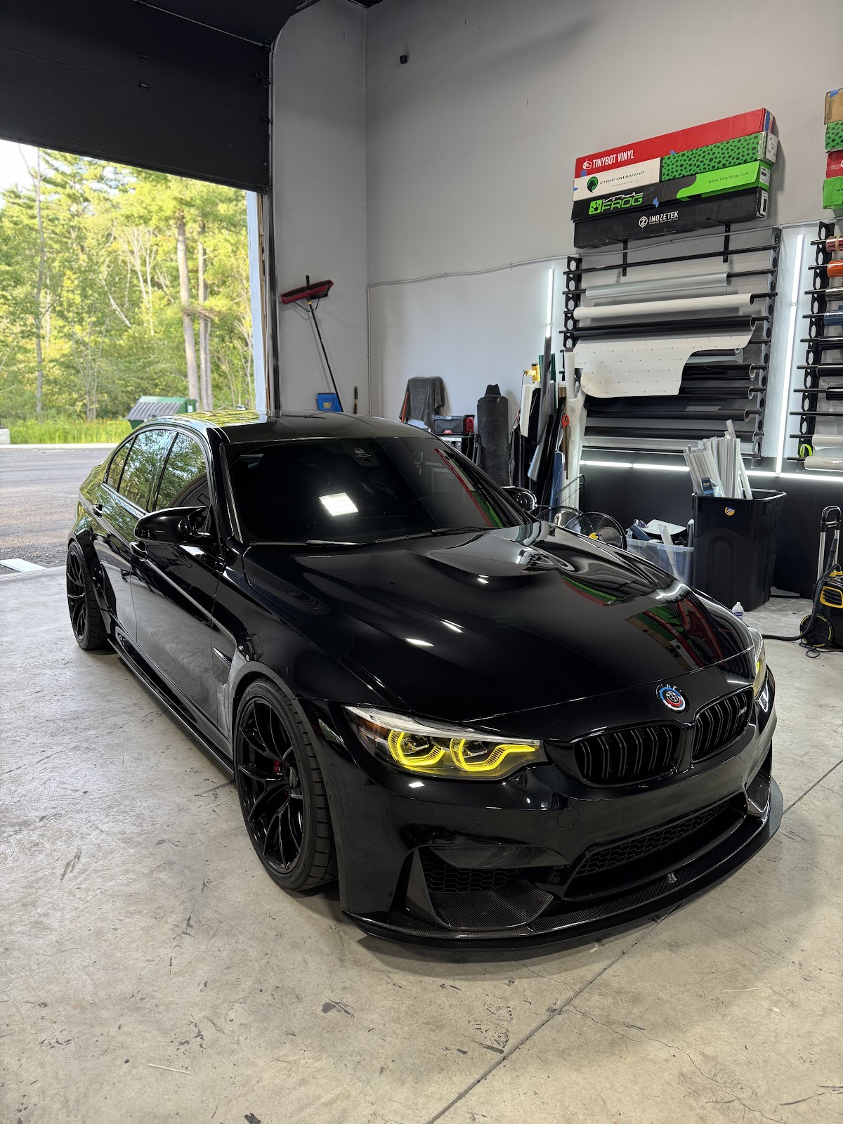 Toros Customs workshop