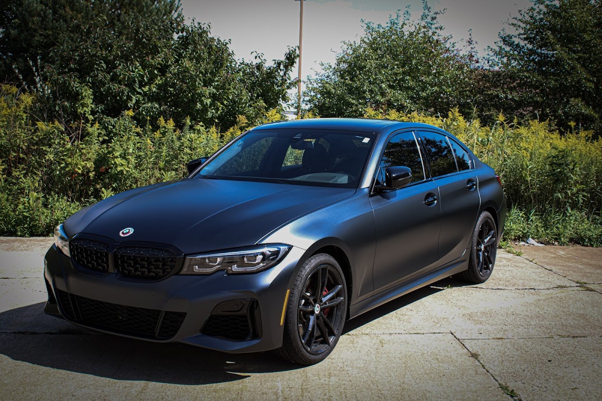 Nesa Graphics - Car Wrapping workshop