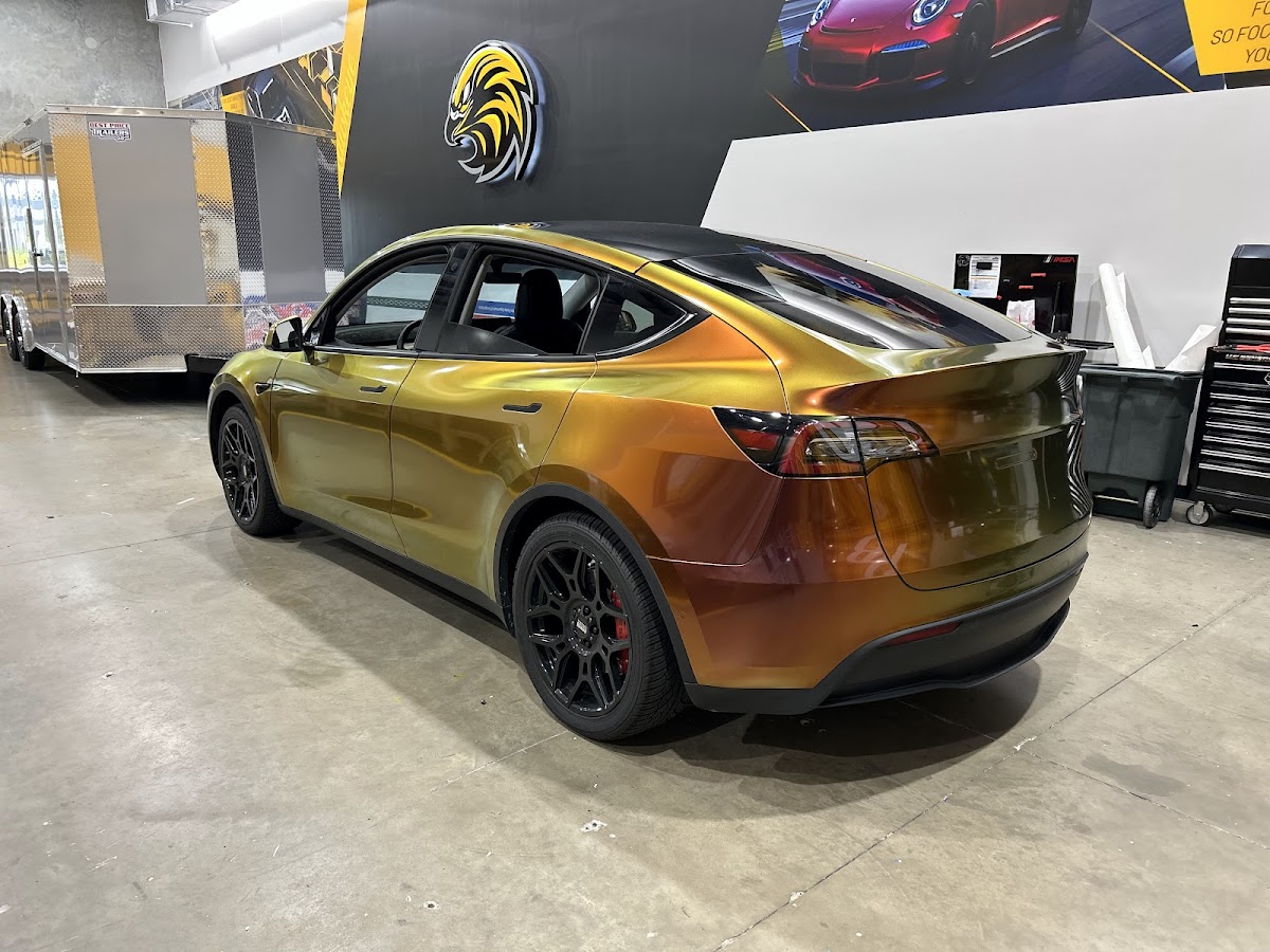 Hawkeye Brothers Sign & Graphics workshop