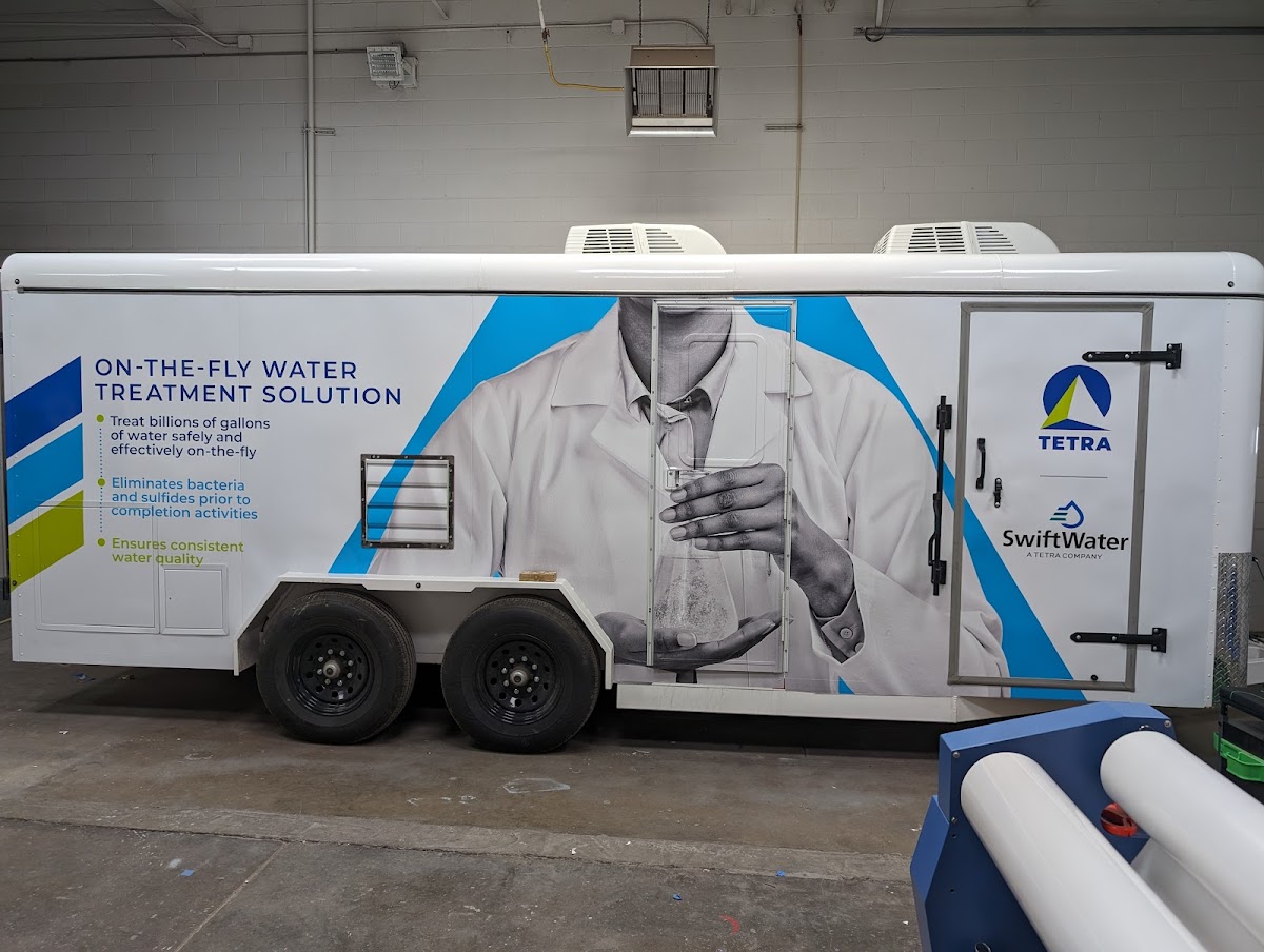 Dale's Graphx & Wraps workshop