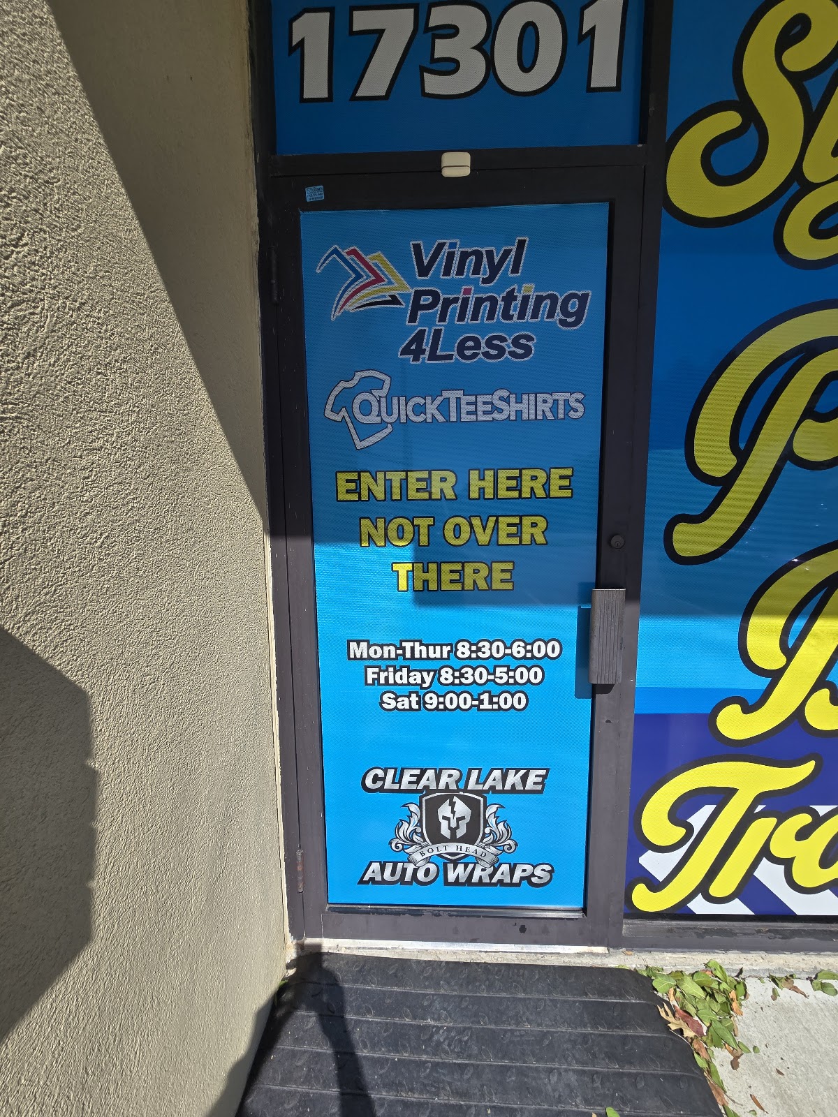 Vinyl Printing 4 Less Signs and Banners Trucking Decals and Boat Decals workshop