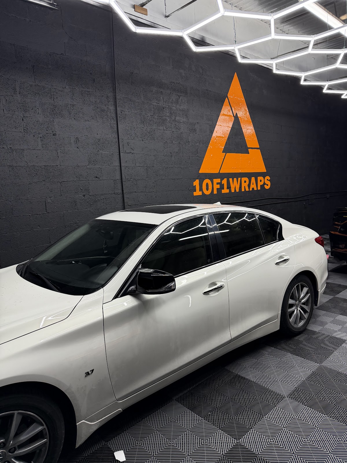 1of1 Car Wraps workshop