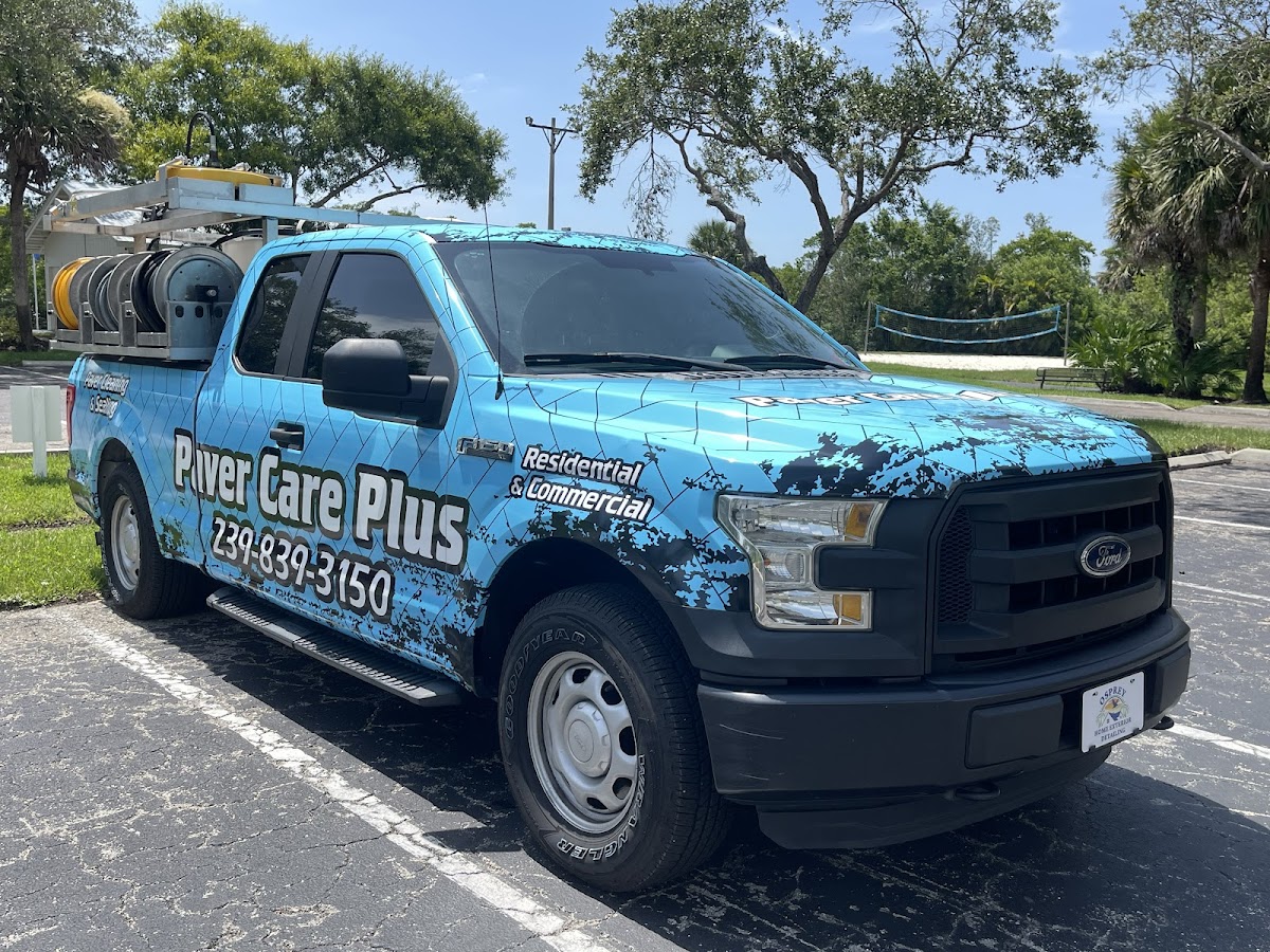 Mega Graphx Vehicle Wraps workshop