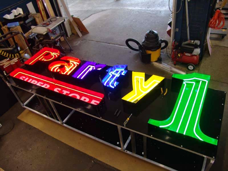 Wiles Sign Pros Elec Sign Le workshop