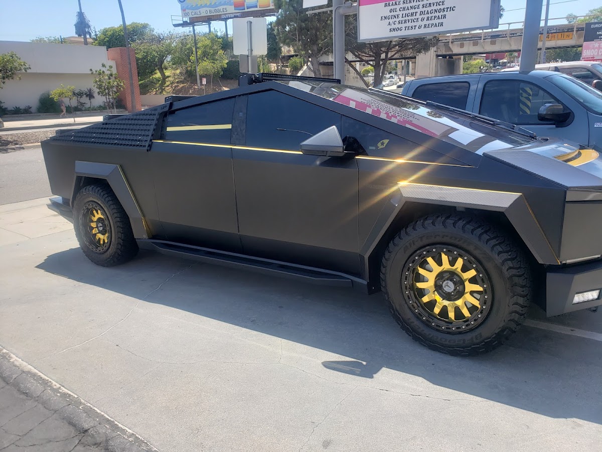 Raptor Wraps Printing & Installation workshop
